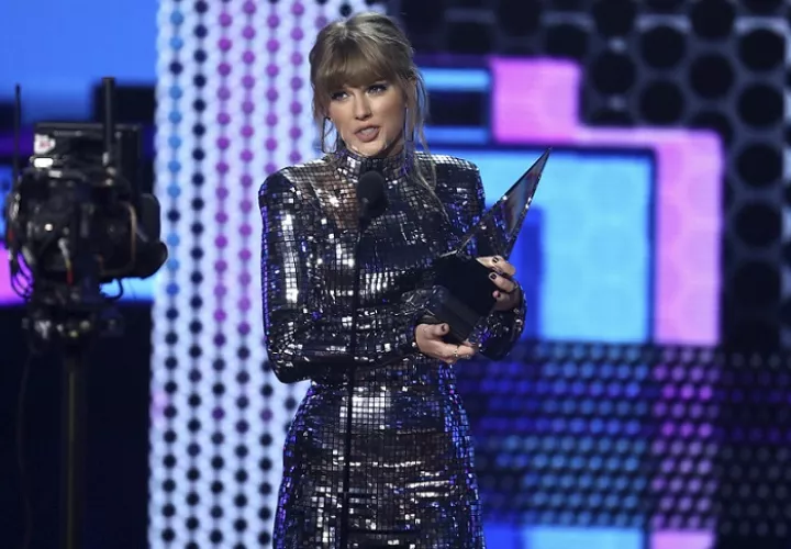 Taylor Swift es la máxima ganadora de la 46 edición de los American Music Awards. Foto: EFE