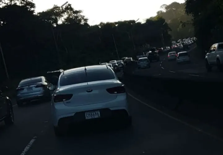 A partir de las 8: 00 p.m de este viernes, 23 de noviembre, el tráfico vehicular será interrumpido en su totalidad desde la entrada vía Loma Cová. Foto/Tráfico Panamá