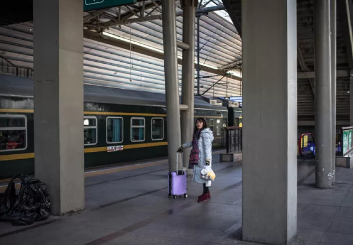  Para poder abastecer la mastodóntica demanda, se han puesto en marcha las clásicas medidas de contingencia: casi 4,800 trenes kilométricos de ida y mismo número para la vuelta, antes y después de los días que rodean al Año Nuevo, el próximo día 5 de febrero.FOTO/EFE