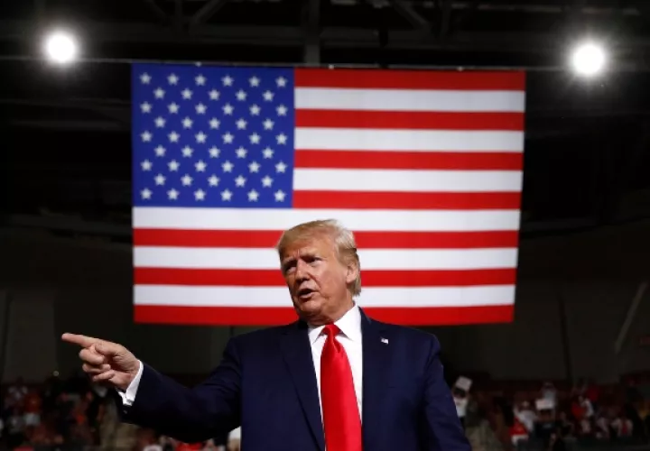 El preisdente Donald Trump reaccionó rápidamente a través de su cuenta de Twitter: "¡GRAN VICTORIA para la frontera sobre el asilo en el Tribunal Supremo!". FOTO/AP
