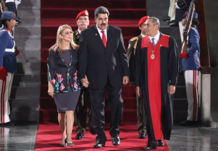 En una reunión extraordinaria de su Consejo Permanente, una resolución en este sentido presentada por Argentina, Chile, Colombia, Costa Rica, EE.UU., Perú y Paraguay logró 19 votos a favor, 6 en contra y 8 abstenciones.