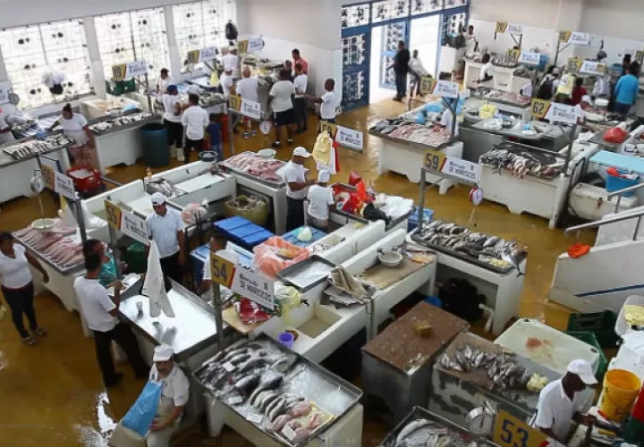 Los productos del mar más consumidos por los panameños durante la Cuaresma son: pescado como el pargo rojo, corvina, sierra y también los camarones. Foto/Cortesía Diario Crítica