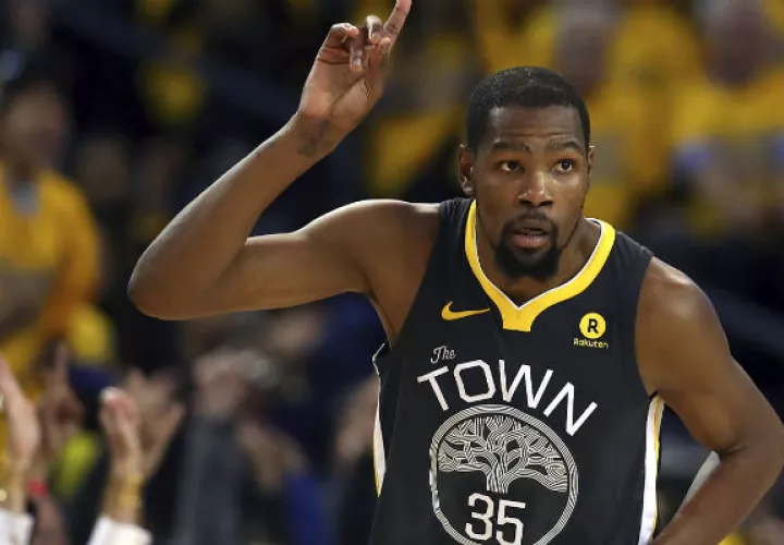 Kevin Durant hizo 29 puntos y 12 rebotes para los Warriors. Foto:AP
