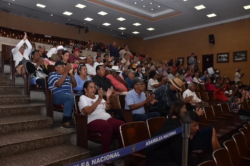 Los jubilados estuvieron anuentes a la aprobación del nuevo proyecto. Foto: Cortesía Asamblea