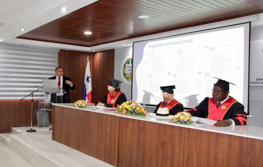 El magíster Luis Gabriel Solís Higuera, durante la presentación de su tesis doctoral. Foto: Cortesía. 
