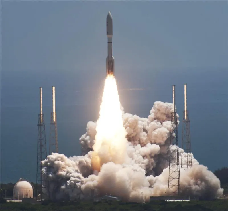 Momento del lanzamiento del cohete Atlas V en el que ha partido la sonda Juno. Foto: EFE