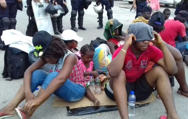 Unos 600 africanos siguen abandonados entre dos fronteras 