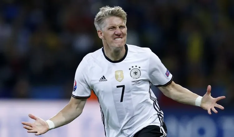 Schweinsteiger solamente  necesitó unos  escasos 180 segundos  para anotar el segundo tanto de la selección alemana. /Foto EFE