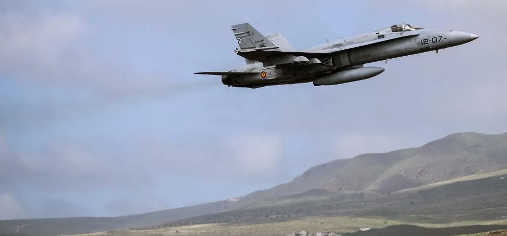 Doce cazas que fueron modernizados recientemente por la fabricante brasileña Embraer.