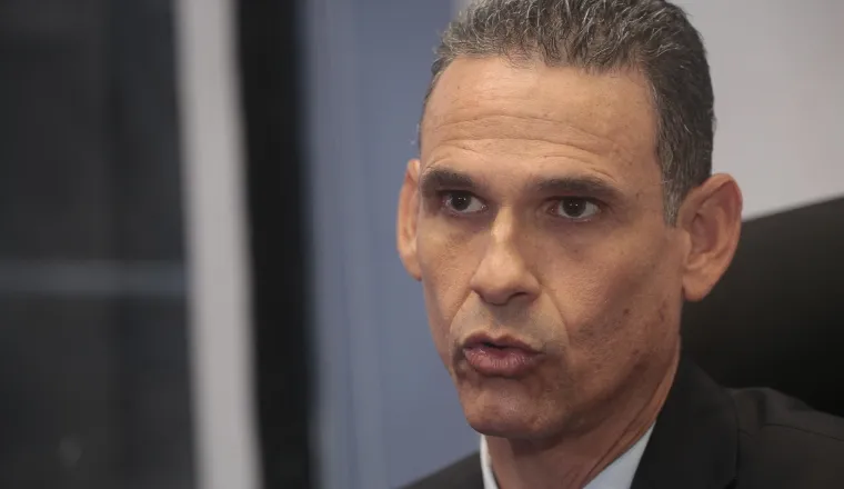 Carlos Barnes: El gerente general de la Empresa Nacional de Autopista considera que el uso del corredor como parada de autobuses, además de promover el tranque vehicular, también genera peligro de registrarse accidentes graves.