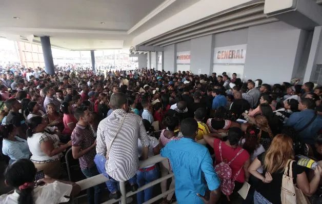 Durante la jornada de regularización de inmigrantes 