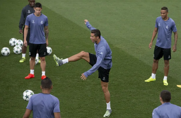Cristiano Ronaldo entrena con la plantilla del equipo./ Foto AP