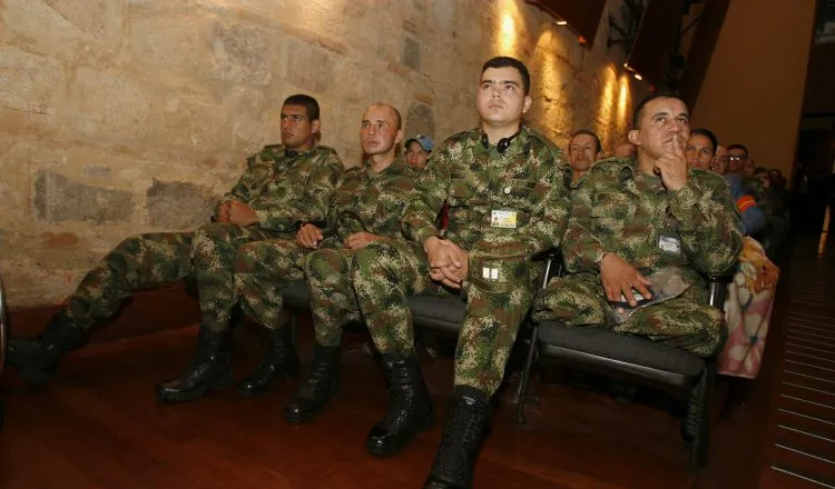 Un grupo de soldados colombianos, víctimas de minas antipersonas. EFE