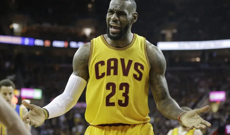 LeBron James va por otro récord más en su ilustre carrera en la NBA. AP