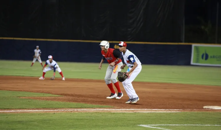 Panamá Metro y Coclé están en zona de clasificación del Campeonato de Béisbol Juvenil. Anayansi Gamez