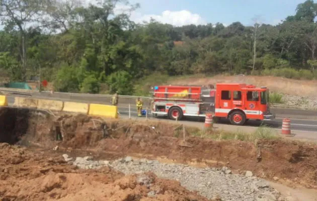 Bomberos en el área. Foto: Eric A. Montenegro