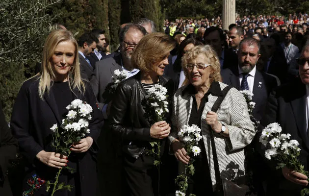 Las autoridades españolas acompañaron a los familiares y sobrevivientes del atentado. FOTO/EFE