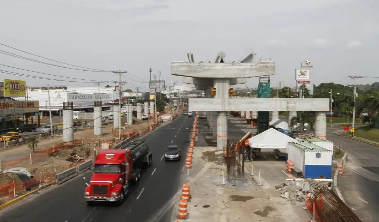 El Gobierno recurre a la deuda para la realización de obras, aunque la economía está creciendo. /Foto Archivo