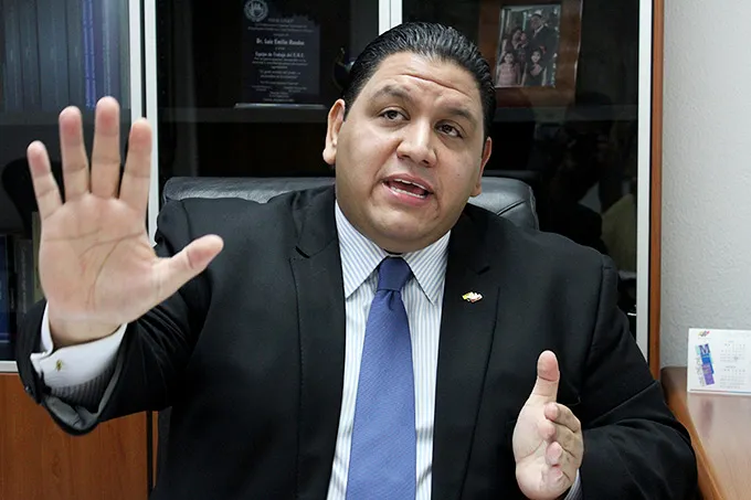 El rector del Consejo Nacional Electoral de Venezuela. Luis Emilio Rondón.