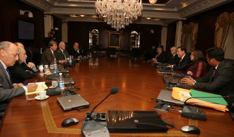 Directivos de la SIP durante el encuentro que sostuvieron con el presidente y parte de su equipo. /Foto Cortesía