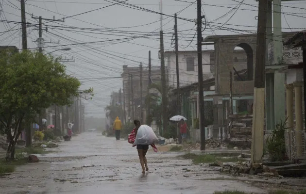 Irma entró como categoría huracán de categoría 3 a Cuba. FOTO/AP