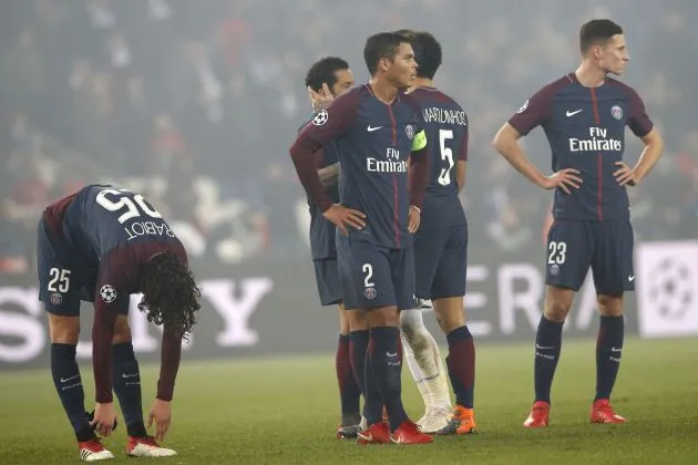 Jugadores del PSG finalizado el partido ante el Real Madrid. Foto  AP