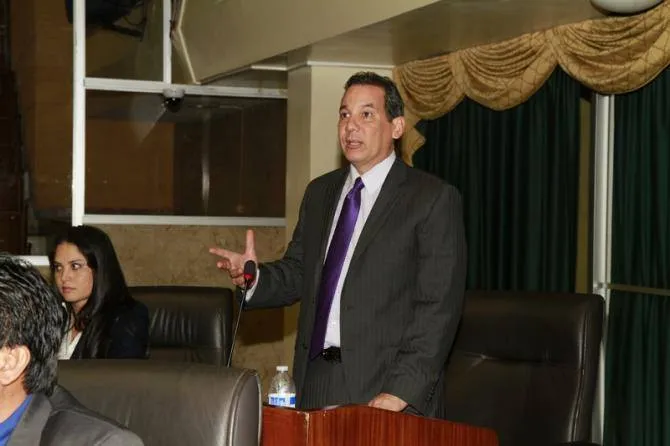 Diputado Iván Picota. 