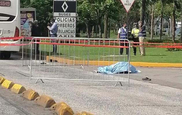 Investigan causa del accidente que dejó una víctima fatal en la Cinta Costera. Foto: Cortesía Tráfico C Panamá