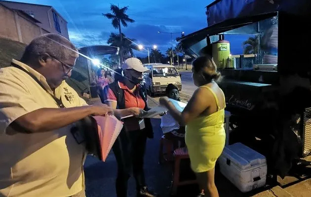 Se verificó las condiciones sanitarias de los food trucks’. Foto: Eric A. Montenegro