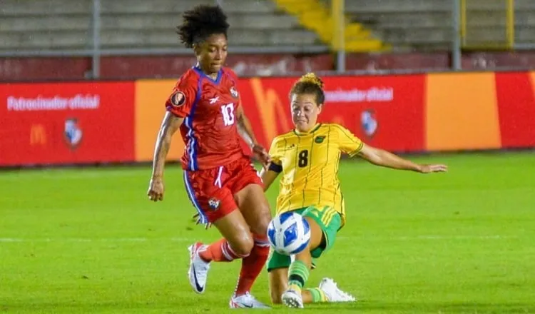 Marta Cox de Panamá (10), durante el partido contra Jamaica. Foto: Fepafut