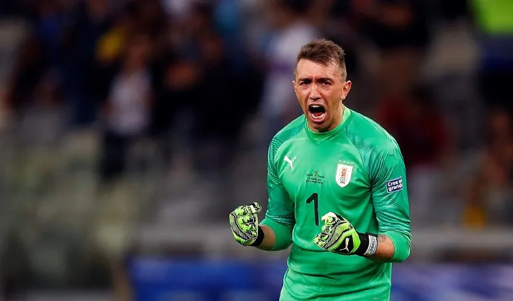 Muslera está agradecido con Óscar  Tabárez.