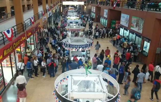 Largas filas de pasajeros en la Terminal de Transporte de Albrook por accidente en Burunga. Foto/@TráficoCPanamá