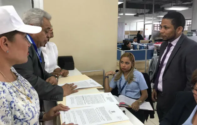 El incidente de recusación contra los magistrados del Tribunal Electoral Eduardo Valdés Escoffery y Alfredo Juncá lo presentó el abogado Alejandro Pérez.