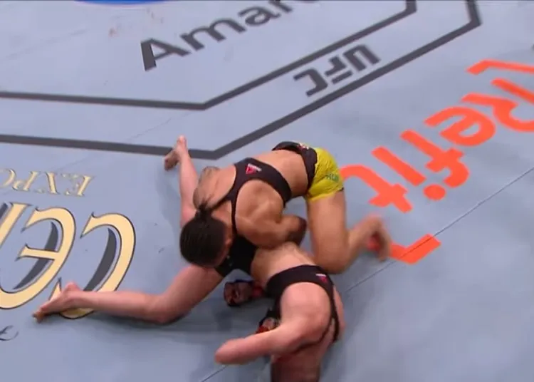 Jessica Andrade durante su combate con Rose Namajumas.