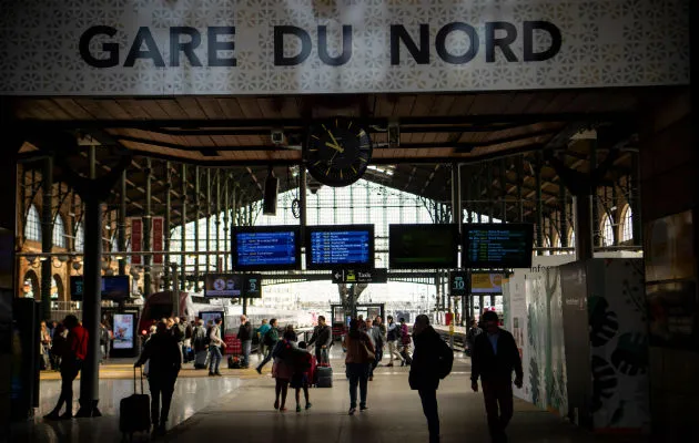 Un proyecto para añadir tiendas, restaurantes y espacios de exhibición en la Gare du Nord halla resistencia. Foto/ Christophe Simon/Agence France-Presse — Getty Images.