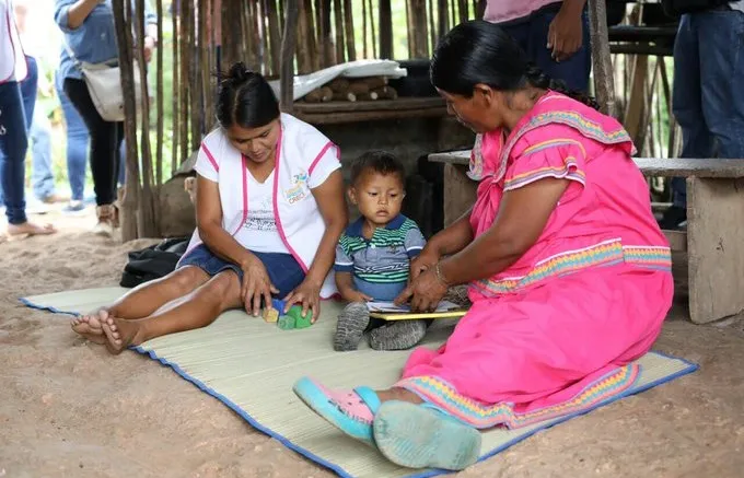 El programa "Cuidarte" va dirigido a padres de familia de niños de 6 a 36 meses en áreas de difícil acceso. Foto cortesía Mides