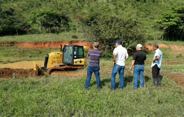 La cosecha de agua propuesta por el actual Gobierno consiste en almacenamiento de agua mediante la construcción masiva de zanjas. Foto/Cortesía
