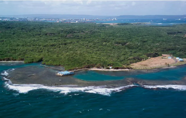 Se trata de un área de arrecifes coralinos y muy cercano al Centro de Estudios Marinos de Punta Galeta, que quedaría vulnerable a un derrame de petróleo. Foto: Smithsonian/ Cortesía