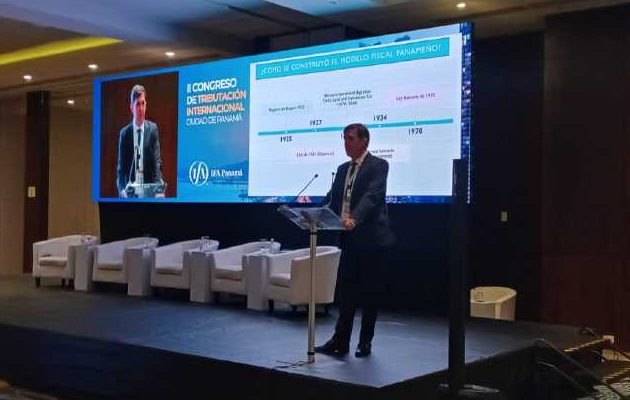 Ubaldo González expuso su conferencia durante el II Congreso de Tributación Internacional. Francisco Paz