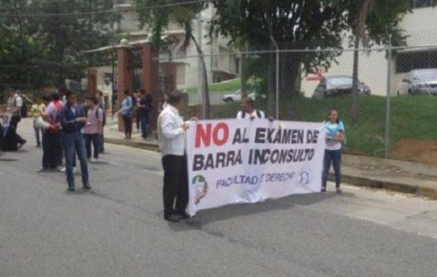 Los estudiantes llevan una década protestando contra el examen. Archivo