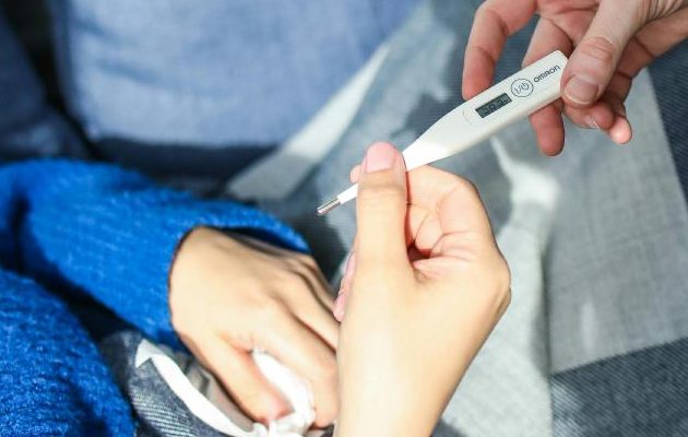 Si se presentan cuadros de fiebre durante la enfermedad la recomendación es quedarse en casa. Foto ilustrativa