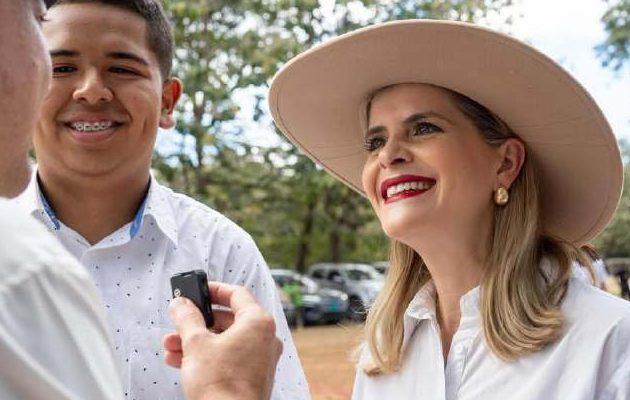 Laura Fernández ganaría en primera vuelta la presidencia. Cortesía
