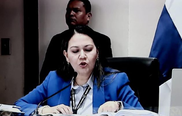 Solo tres días tuvo la defensa para revisar el volumen de nuevas pruebas que la Fiscalía presentó.   Foto: Archivo