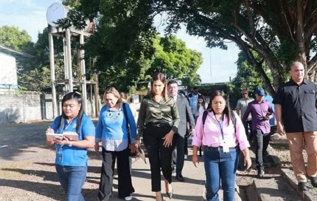 El pasado 5 de febrero, la diputada Alexandra  Brenes realizó la visita al albergue de Tocumen que ha generado este nuevo escándalo. Archivo