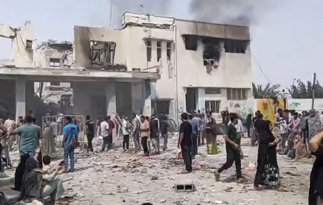 Momentos posteriores al bombardeo en la ciudad de Minab, en el sur de Irán, en donde fue destruida una escuela de niñas. Momentos posteriores al bombardeo en la ciudad de Minab, en el sur de Irán, en donde fue destruida una escuela de niñas. EFE