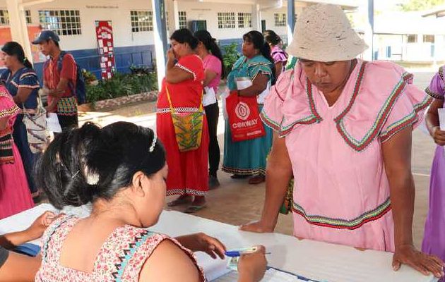 El Ifarhu quiere evitar pagar con cheque, ya que es más dilatado. Archivo