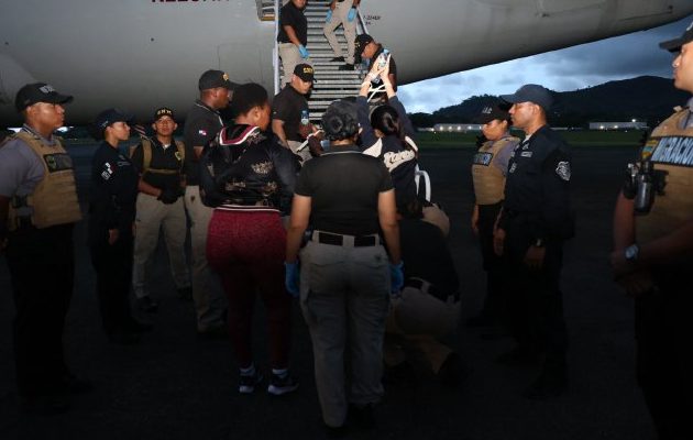 En los últimos años se están realizando deportaciones voluntarias y de personas que no cumplen con las normas migratorias o las violan Archivo