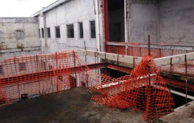 Construcción de la policlínica, la cual se encuentra paralizada.  Archivo
