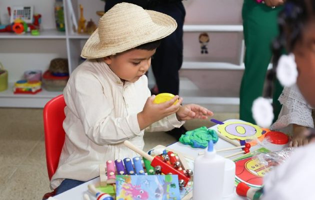 La asistencia en el nivel primario (98.7%) de la educación panameña es una de los más altas de la región latinoamericana.  Cortesía