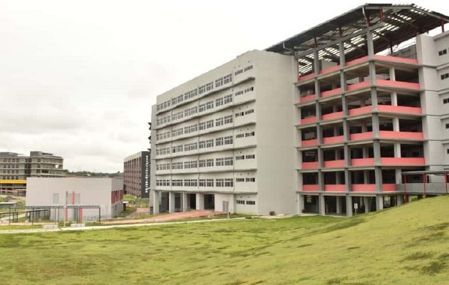 Vista de los edificios que compondrán el centro universitario. Vista de los edificios que compondrán el centro universitario. Cortesía